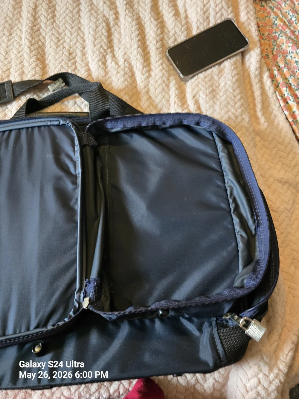 Classic, ultra-durable vntg Dark Navy Laptop Briefcase with Dual Front Pockets